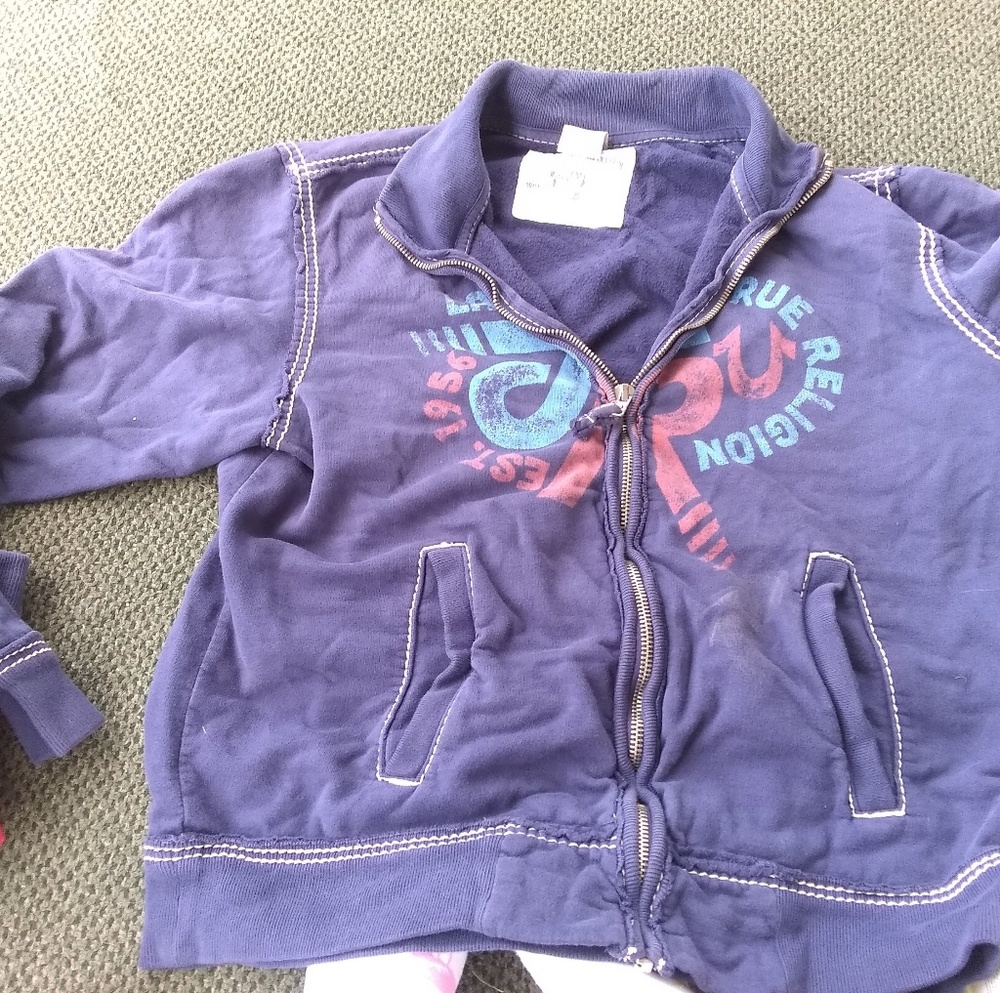 Clothes - Picture 2 of 3